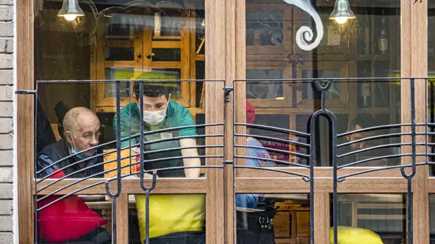 В Петербурге смягчили карантинные меры в отношении фуд-кортов