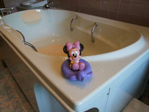 Эксперты предупредили о токсичности шторок в ванной комнате