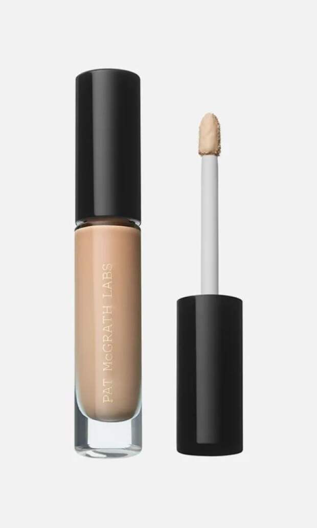 Консилер Skin Fetish Sublime Perfection Concealer, Pat McGrath Lab, 3606 руб. («Золотое яблоко»)