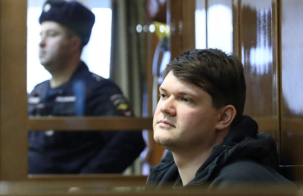 Подозреваемый в убийстве следователя Сумбаев предстал перед судом за кибераферы