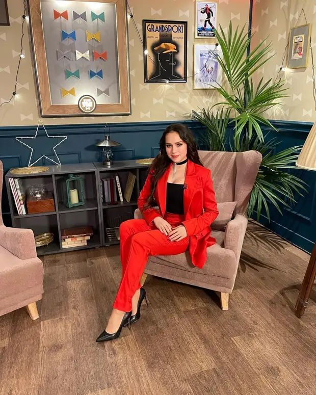 Алина Загитова показала фото без макияжа