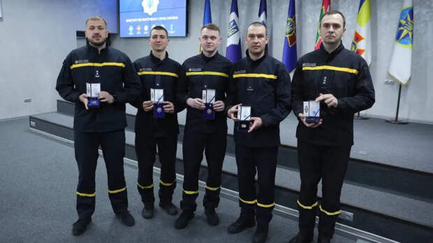 За боевым опытом: на Украине предложили отправить на фронт всех сотрудников полиции