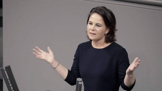 Немцы обвинили Бербок в безграмотности после опасного для ФРГ конфуза во время визита в Киев