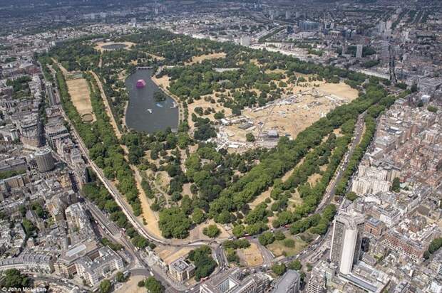 Гайд-парк в центре Лондона ynews, англия, аномальная жара, аэрофотосъемка, великобритания, засуха, лондон, раньше и сейчас, сравнение