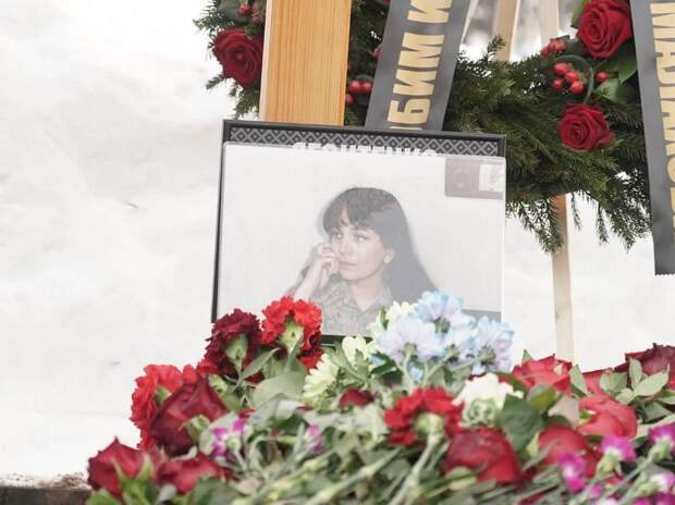 Гитану Леонтенко похоронили рядом с Баталовым на Преображенском кладбище