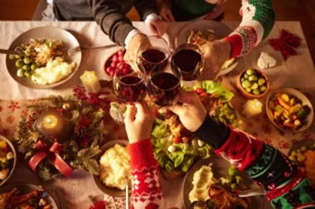 Чем испортим Новый год? Какие праздничные напитки наносят наибольший вред