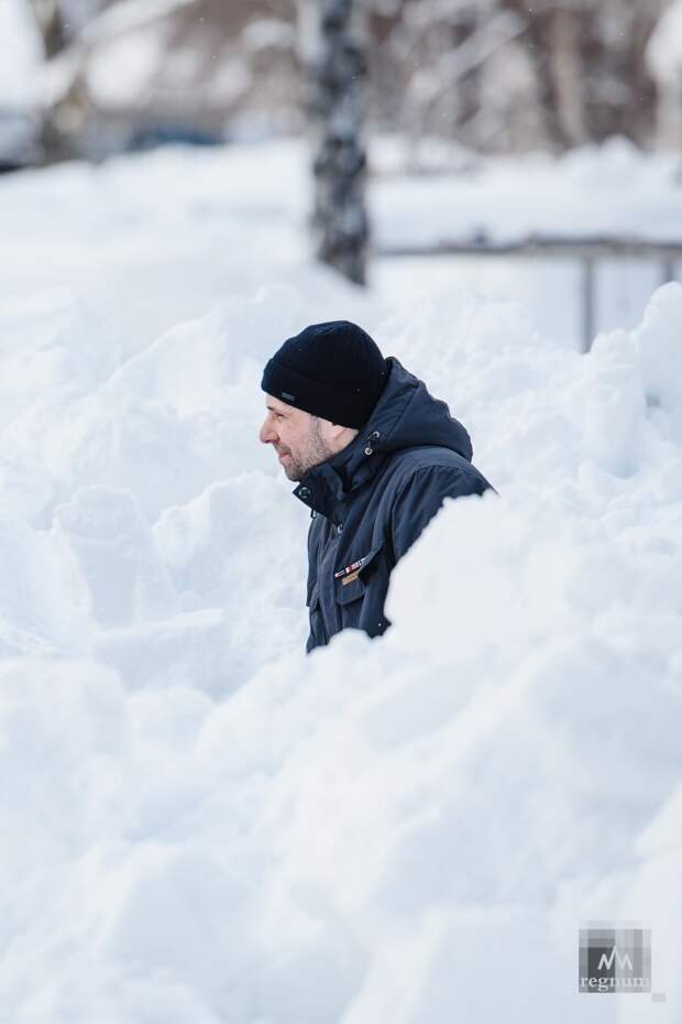Власти Сахалина направят Камчатке технику для борьбы со снежными заносами