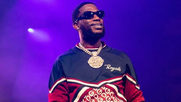 Рэпер Gucci Mane прилетел в Москву в тапочках