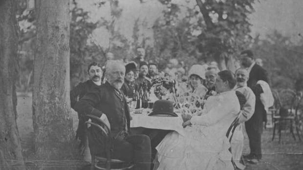Чайковский на званом обеде в&nbsp;его честь. Тифлис, 1889.