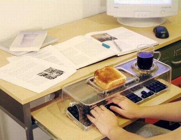 Для тех, кто любит поесть за компьютером. Ну то есть для всех нас. Для тех, кто любит поесть за компьютером. Ну то есть для всех нас. изобретения, прикол, юмор