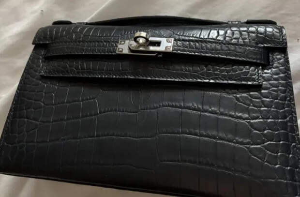 Пассажирка забыла в такси сумочку стоимостью более 100 000 евро: как поступил водитель