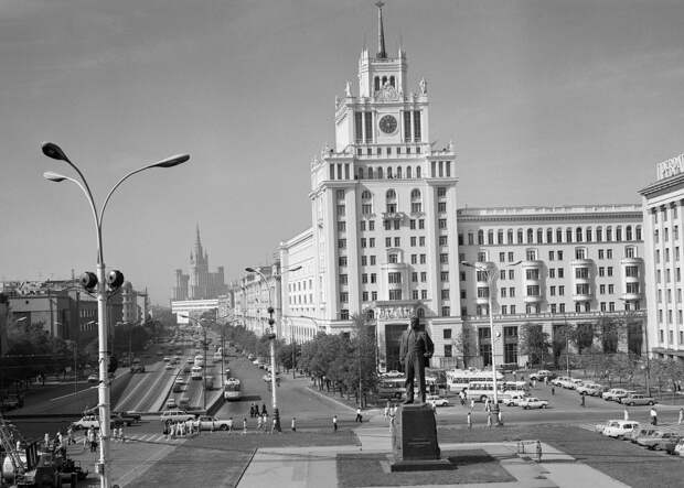 Площадь Маяковского, гостиница и ресторан «Пекин»