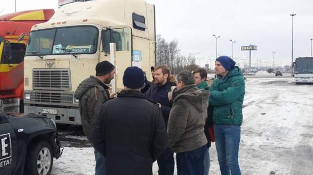 Мальчик на побегушках: как оппозиционеры вербуют юнцов для борьбы с Кремлем