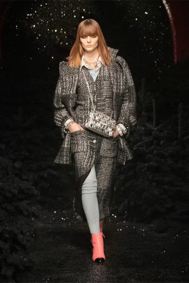 Новая коллекция Chanel осень-зима 2021-2022 — французский шик с ноткой непринужденности
