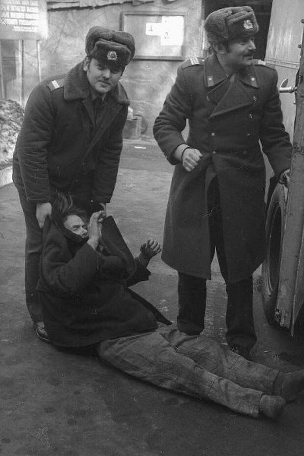 Доставка в вытрезвитель Виктор Ершов, 1970 - 1973 год, МАММ/МДФ.