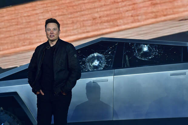 Кирпич с колесами: Tesla представила электропикап Cybertruck, сеть ответила мемами