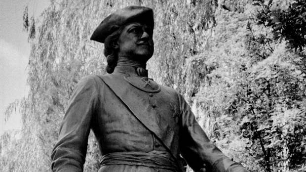 Памятник Петру I снесли в Полтаве