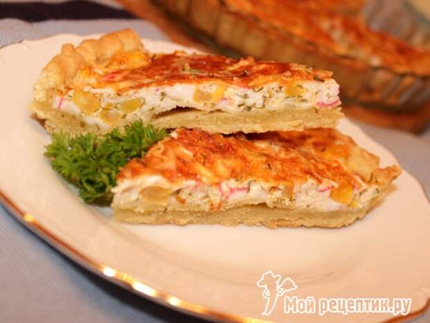 Песочный пирог с крабовыми палочками Песочный пирог с крабовыми палочками