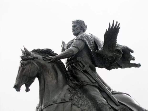Памятник Всеславу Чародею Памятник Всеславу Чародею