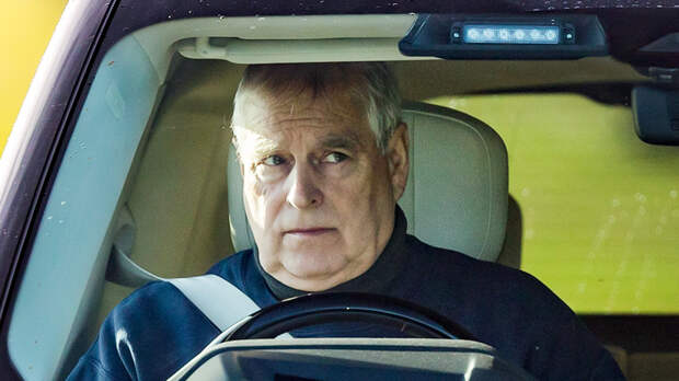 «Запятнаны его проблемами»: раскрыты детали отношений принца Эндрю с дочерьми