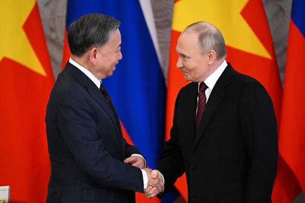 Путин провел телефонный разговор с генсеком ЦК Компартии Вьетнама То Ламом