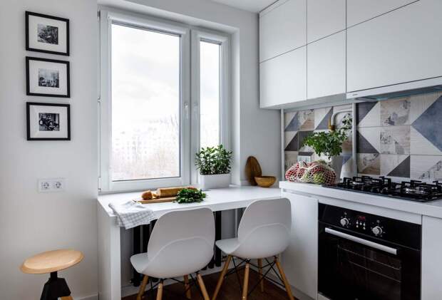 Стол-подоконник становится популярным дизайнерским решением в интерьерах квартир небольшой площади, где на счету каждый сантиметр.-10