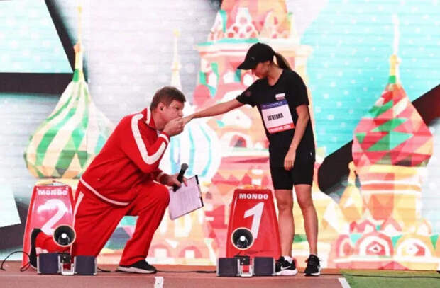 Идеальный комментатор фигурки – кто же это?