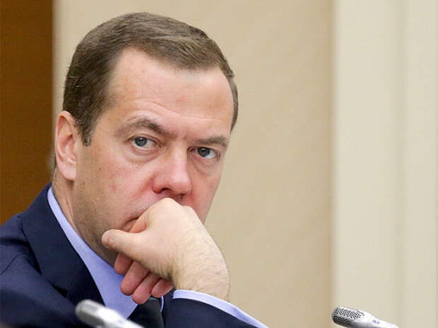 Медведев: жить под санкциями придется неопределенно долго 