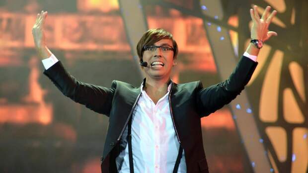 Максим Галкин* спел на новогоднем огоньке «Ветер перемен»: видео