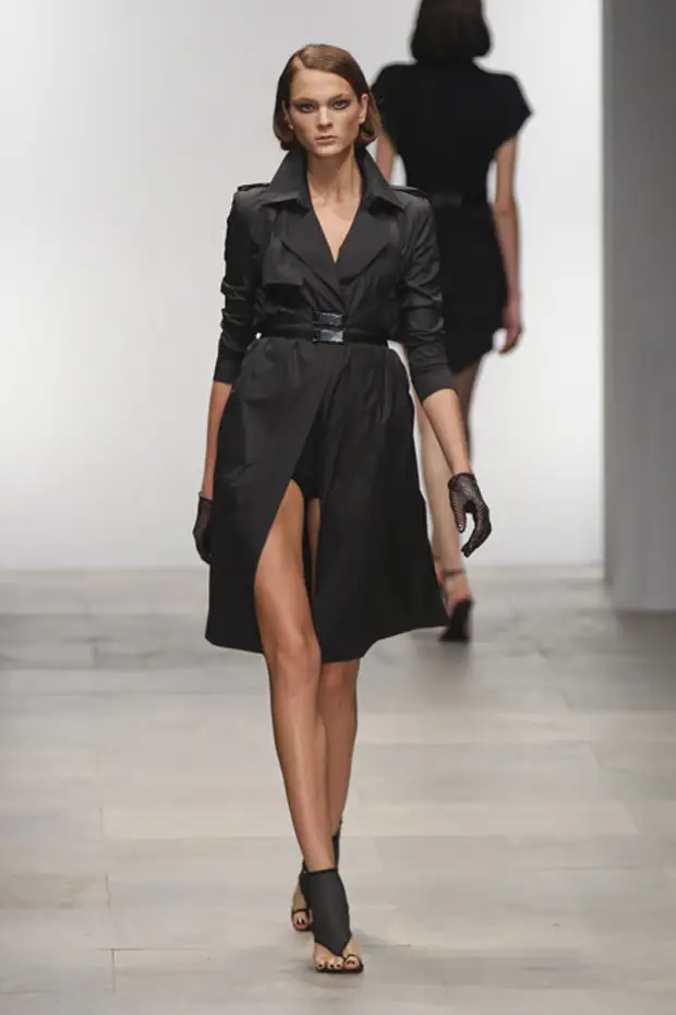 Черное платье плащ. Пальто для невысоких девушек. Черное платье плащ. Кожаный плащ женский длинный. Короткий черный плащ.