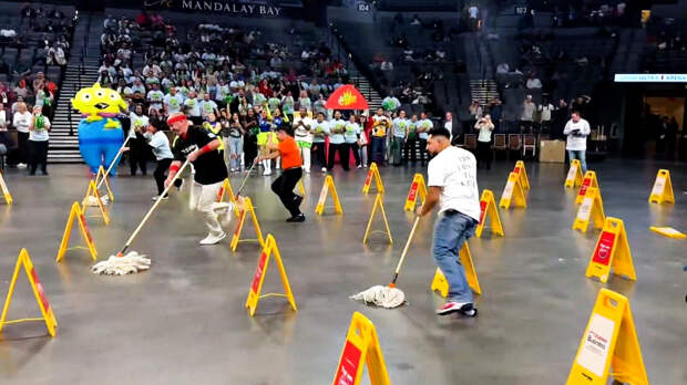 Мытье пола на скорость: Олимпиада по уборке прошла в Лас-Вегасе