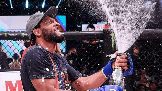 Президент UFC обратился с предложением к небитому чемпиону Bellator 