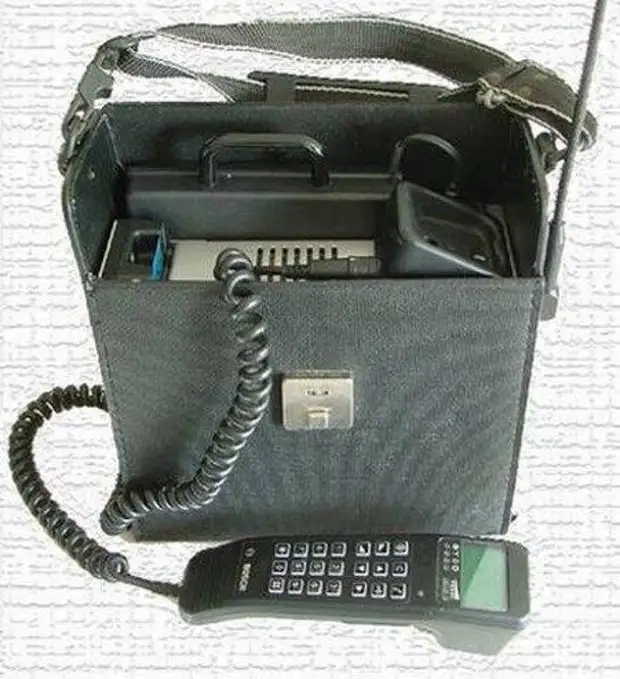 Мобильные телефоны 90. Моторола 90е. Сотовый Моторола 90-х. Моторола радиотелефон 80-х. Motorola 80s Phone.