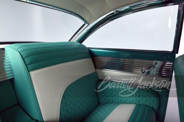 Думаете, панорамные крыши появились недавно? Посмотрите на этот на Mercury Montclair 1955 года
