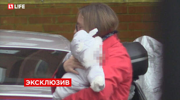 Супруга Михаила Тумасова с новорожденной дочерью. Фото: LIFE