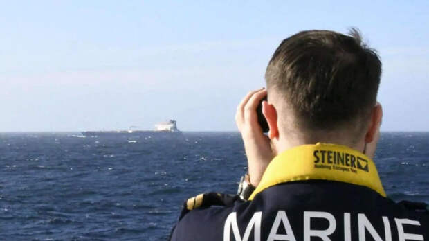 Макрон: Франция задержала в Северном море танкер из России