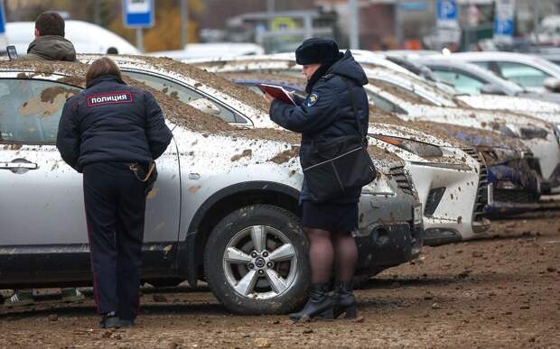 Обрушение в Красногорске: как водителям получить компенсацию за разбитые машины