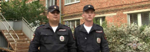 В Чувашии полицейские спасли полуторагодовалого ребенка от падения из окна