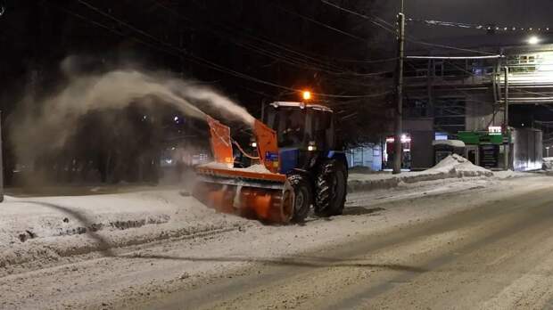 В Рязани во время снегопадов работают более 200 единиц техники
