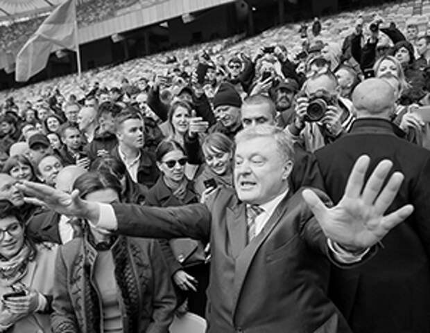 Петр Порошенко делает вид, что не теряет надежды остаться президентом Украины