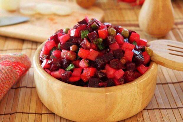 «Взрослые закусывают этим водку — так вкуснее»: иностранцы о русской кухне