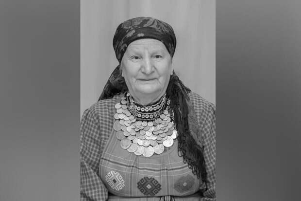 В Бураново простились с легендарной «Бурановской бабушкой» Зоей Дородовой