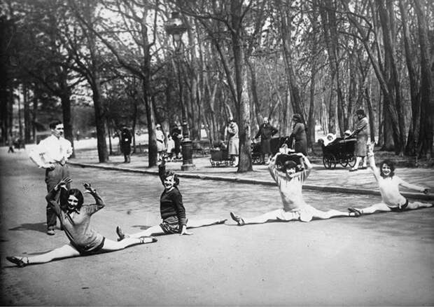 18 редких старинных фотографий танцовщиц кан-кана из Мулен Руж
