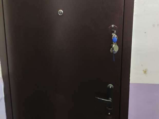 В Тольятти мужчина зашел в чужую квартиру и украл вещи из прихожей