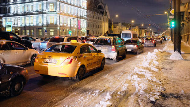Как не разориться на такси в Москве в непогоду — аналитики дали ответ