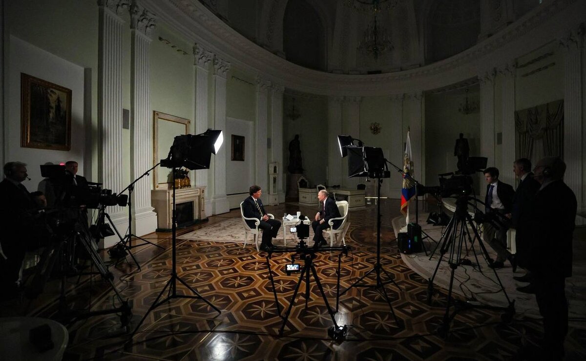 С точки зрения российского зрителя, интервью Путина Карлсону похоже на многие другие, без особых сенсаций. Кроме разве что прямого заявления американцу, что «Северные потоки» хлопнули американцы.-12