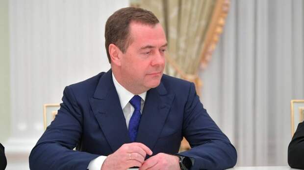 Медведев считает, что зря Украина отвергла предложения о переговорах