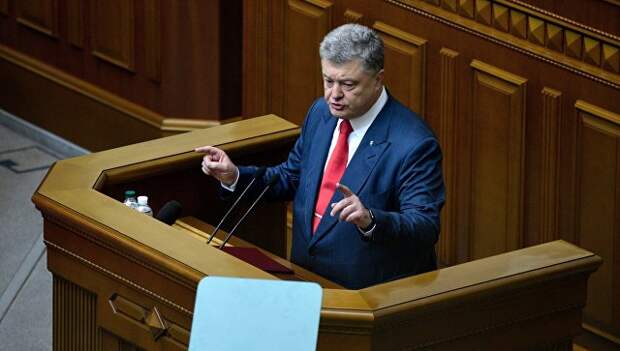 Президент Украины Петр Порошенко выступает на заседании Верховной рады Украины. Архивное фото