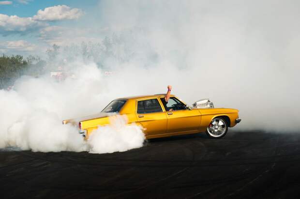 Жжёная резина и хаос - захватывающие кадры с Burnout Competition