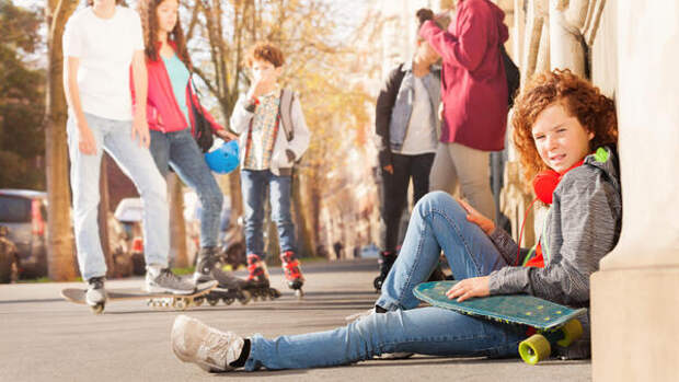 Весна прекрасна, когда безопасна: сосульки, открытые люки и качели